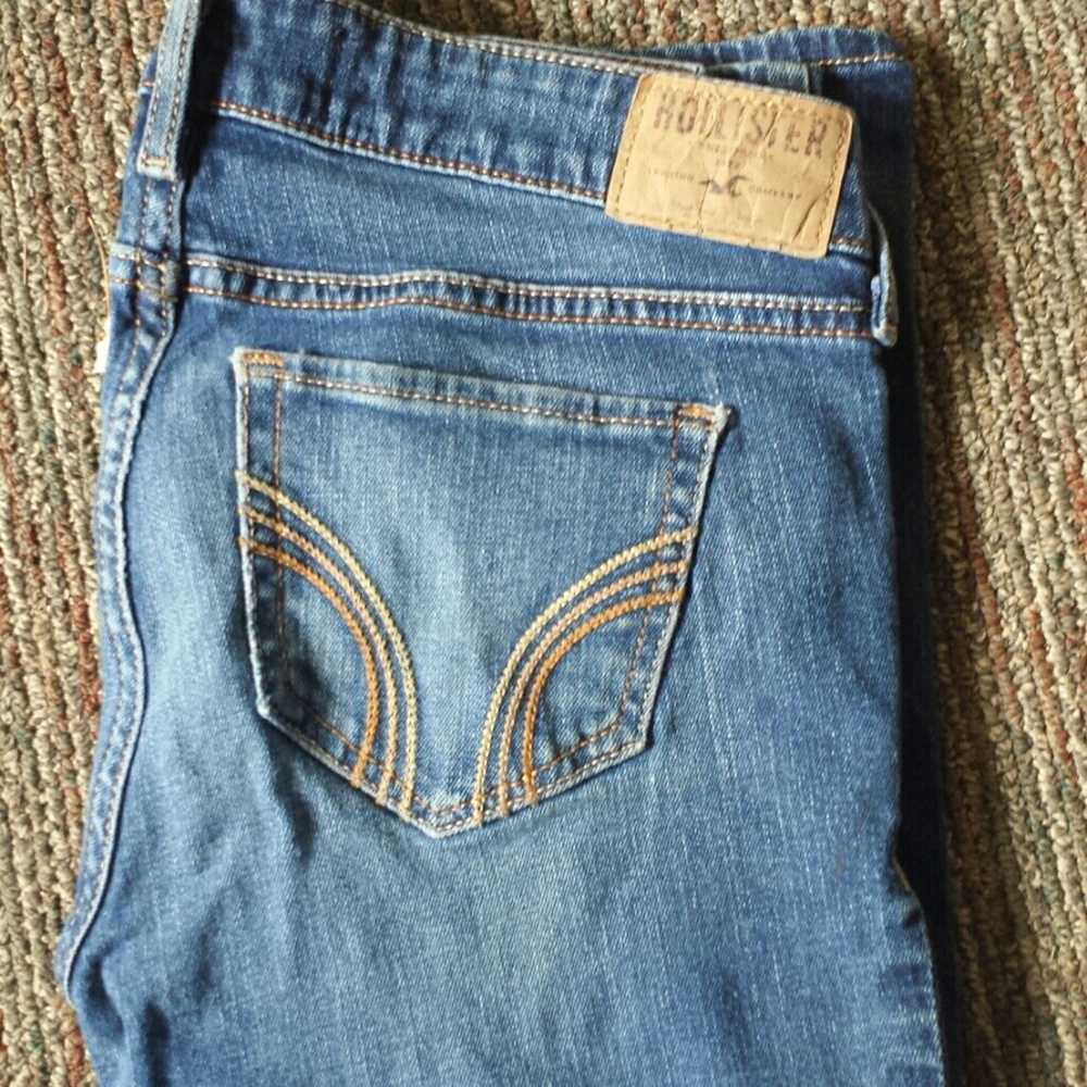 3R and 5L Hollister boot cut jeans